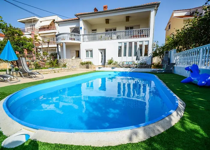 Family Friendly Apartments With A Swimming Pool Zadar - 17553