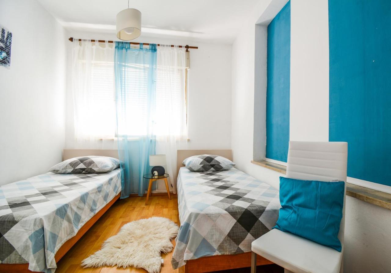 Family Friendly With A Swimming Pool - 17553 Zadar