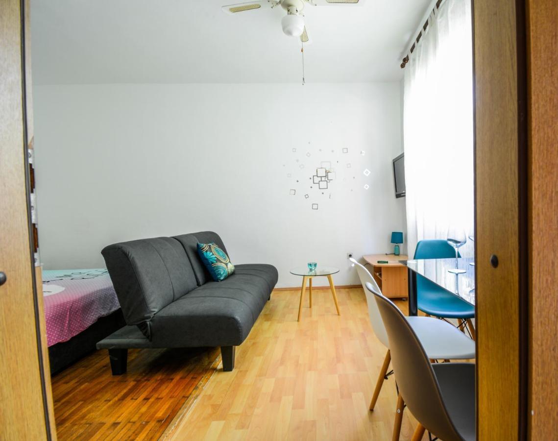 Family Friendly With A Swimming Pool - 17553 Apartament